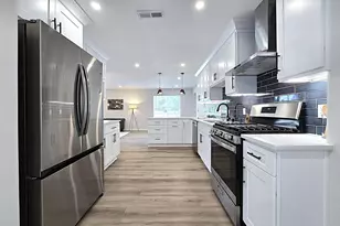 2811 W Acre Ave, Franklin, WI 53132 - Photo 9