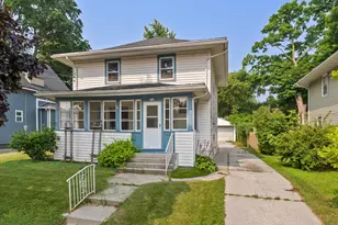 726 N 6th St, Manitowoc, WI 54220 - Photo 1