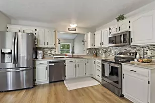 7742 W Lake Pointe Dr, Franklin, WI 53132 - Photo 13