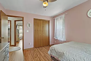 7742 W Lake Pointe Dr, Franklin, WI 53132 - Photo 23