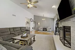 7742 W Lake Pointe Dr, Franklin, WI 53132 - Photo 9