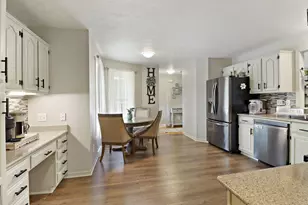 7742 W Lake Pointe Dr, Franklin, WI 53132 - Photo 11