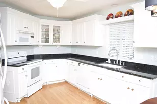 N21W24305 Cumberland Dr, Pewaukee, WI 53072 - Photo 1