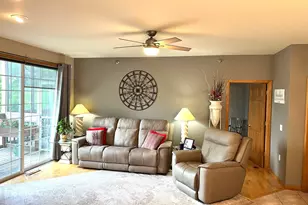 9215 S 51st St, Franklin, WI 53132 - Photo 7