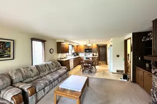 7823 W Coventry Dr, Franklin, WI 53132 - Photo 7
