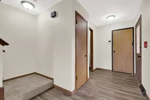 8127 S Legend Dr, Franklin, WI 53132 - Photo 5