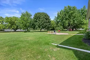 N114W15680 Sylvan Cir, Germantown, WI 53022 - Photo 7