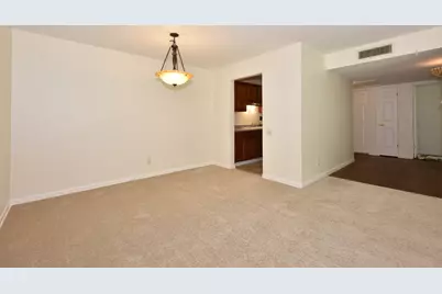 945 W Heritage Ct #104, Mequon, WI 53092 - Photo 9