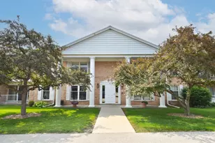 945 W Heritage Ct, Mequon, WI 53092 - Photo 1