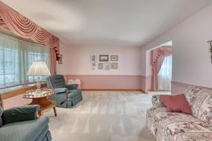 7645 S Mission Dr, Franklin, WI 53132 - Photo 17