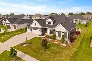 10190 S Woodside Ct, Franklin, WI 53132 - Photo 35