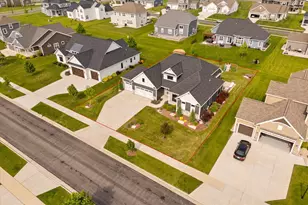 10190 S Woodside Ct, Franklin, WI 53132 - Photo 41