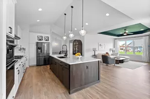 10190 S Woodside Ct, Franklin, WI 53132 - Photo 5