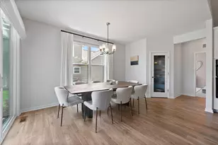 10190 S Woodside Ct, Franklin, WI 53132 - Photo 7