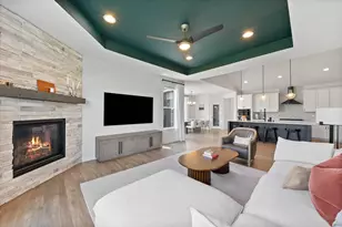 10190 S Woodside Ct, Franklin, WI 53132 - Photo 11