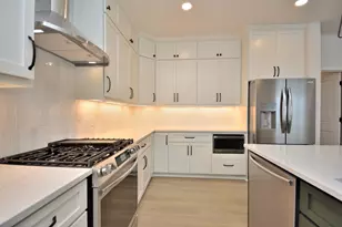 8211 W Skylark Dr, Mequon, WI 53097 - Photo 17