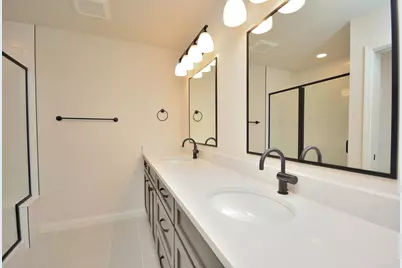 8211 W Skylark Dr, Mequon, WI 53097 - Photo 25