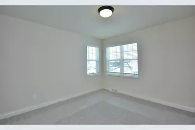 8211 W Skylark Dr, Mequon, WI 53097 - Photo 33