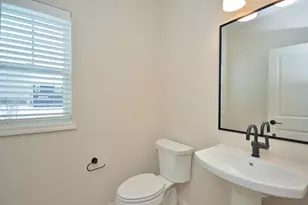 8211 W Skylark Dr, Mequon, WI 53097 - Photo 9