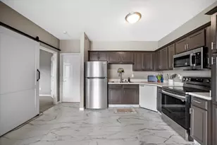 6995 S Riverwood Blvd, Franklin, WI 53132 - Photo 7