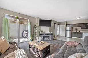 6995 S Riverwood Blvd, Franklin, WI 53132 - Photo 5