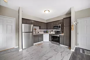 6995 S Riverwood Blvd, Franklin, WI 53132 - Photo 9