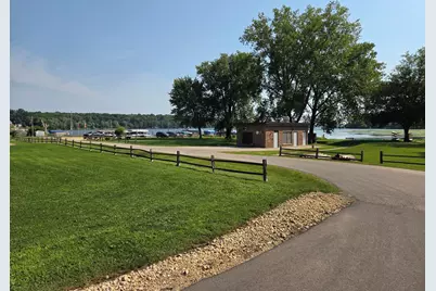 4131  Maple Dr, Delavan, WI 53115 - Photo 5