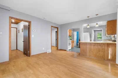 8020  Ridgeway Dr, Burlington, WI 53105 - Photo 9