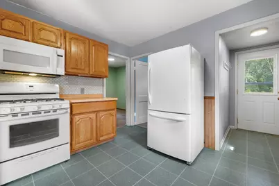 8020  Ridgeway Dr, Burlington, WI 53105 - Photo 11