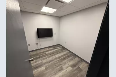 N82W15340  Appleton Ave #Upper, Menomonee Falls, WI 53051 - Photo 9