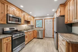 9707 W Metcalf Pl, Milwaukee, WI 53222 - Photo 27