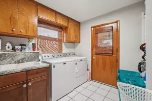 9707 W Metcalf Pl, Milwaukee, WI 53222 - Photo 49