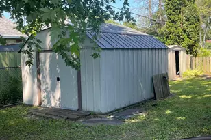 956 Circle Dr, Manitowoc, WI 54220 - Photo 5