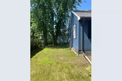 956  Circle Dr, Manitowoc, WI 54220 - Photo 3