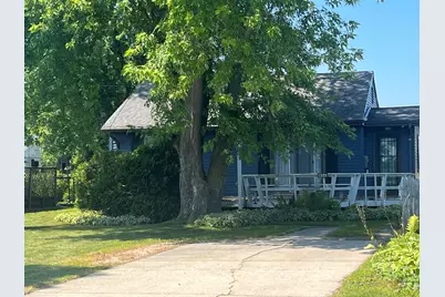 956  Circle Dr, Manitowoc, WI 54220 - Photo 1