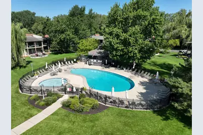 31  Abbey Villa Cir #D, Fontana, WI 53125 - Photo 3