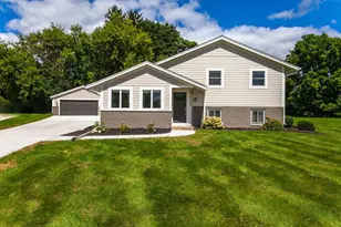 N20W28282 Oakton Rd, Delafield, WI 53072 - Photo 1