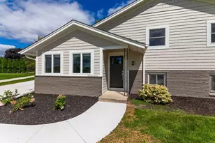 N20W28282 Oakton Rd, Delafield, WI 53072 - Photo 7