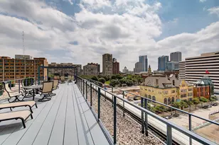 270 E Highland Ave, Milwaukee, WI 53202 - Photo 23