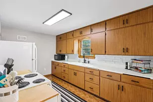 465 Hawthorn St, Burlington, WI 53105 - Photo 5