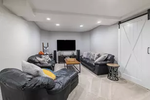 353 Westfield Way, Pewaukee, WI 53072 - Photo 19