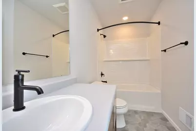 N53W19798  Kingair Dr, Menomonee Falls, WI 53051 - Photo 9