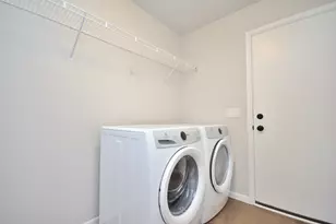 N53W19798 Kingair Dr, Menomonee Falls, WI 53051 - Photo 17