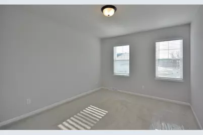 N53W19798  Kingair Dr, Menomonee Falls, WI 53051 - Photo 7