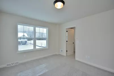 8191  Skylark Ct, Mequon, WI 53097 - Photo 15