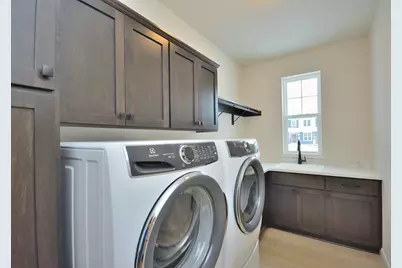 8191  Skylark Ct, Mequon, WI 53097 - Photo 11