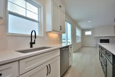 8191  Skylark Ct, Mequon, WI 53097 - Photo 7