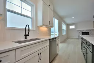 8191 Skylark Ct, Mequon, WI 53097 - Photo 7