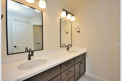 8191  Skylark Ct, Mequon, WI 53097 - Photo 19