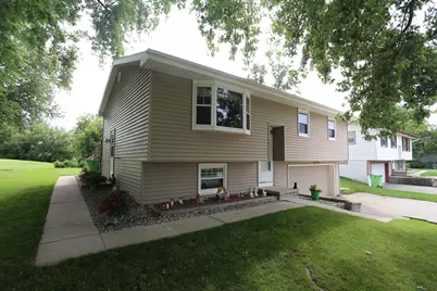 907 S University Ave, Beaver Dam, WI 53916 - Photo 3